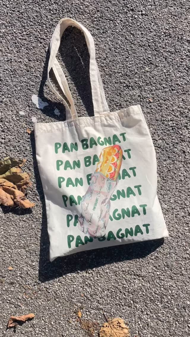 Jour 2 du calendrier de l’avent de la maison Servella 🎄

Tentez de remporter un sac en coton “Pan Bagnat” pensé et dessiné par nos soin 🫶🏼

Pour participer :
1. Suivez nos 4 comptes : @restaurantservella @epicerieservella @amesoeurpatisserie @pizza.yolo_ 
2. Likez le post du jour
3. Commentez et identifiez et 1 ami (ou plus) qui adore les Pan Bagnats

Bonus : Partagez en story pour multiplier vos chances

Rendez-vous demain soir à 20h pour le résultat !

#cuisineniçoise #nicefood #faitmaison #epicerieservella #epicerienice #panbagnat