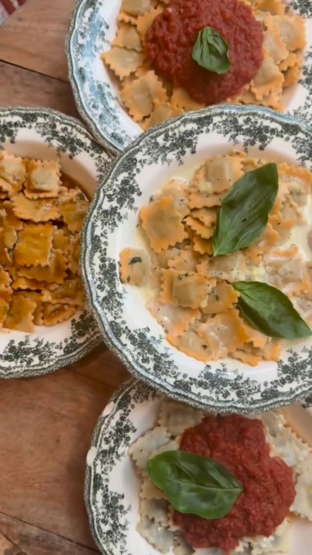 De vrais raviolis niçois, authentiques et faits au restaurant de l’arrière-pays niçois Servella ! Bientôt à retrouver en plein cœur de Nice, rue Maréchal Joffre.

#cuisineniçoise #nicefood #epicerieservella #ravioli #restaurant