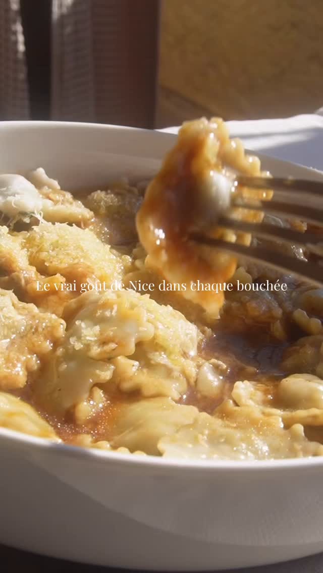 Une bouchée pour avoir le vrai goût de Nice, c’est chez Servella ! Raviolis, Pan Bagnat, croque truffe, farcis… toute les spécialités niçoises préparées par un chef cuisinier, en centre-ville.

#cuisineniçoise #traditionnel #nice06 #nicois #ravioli