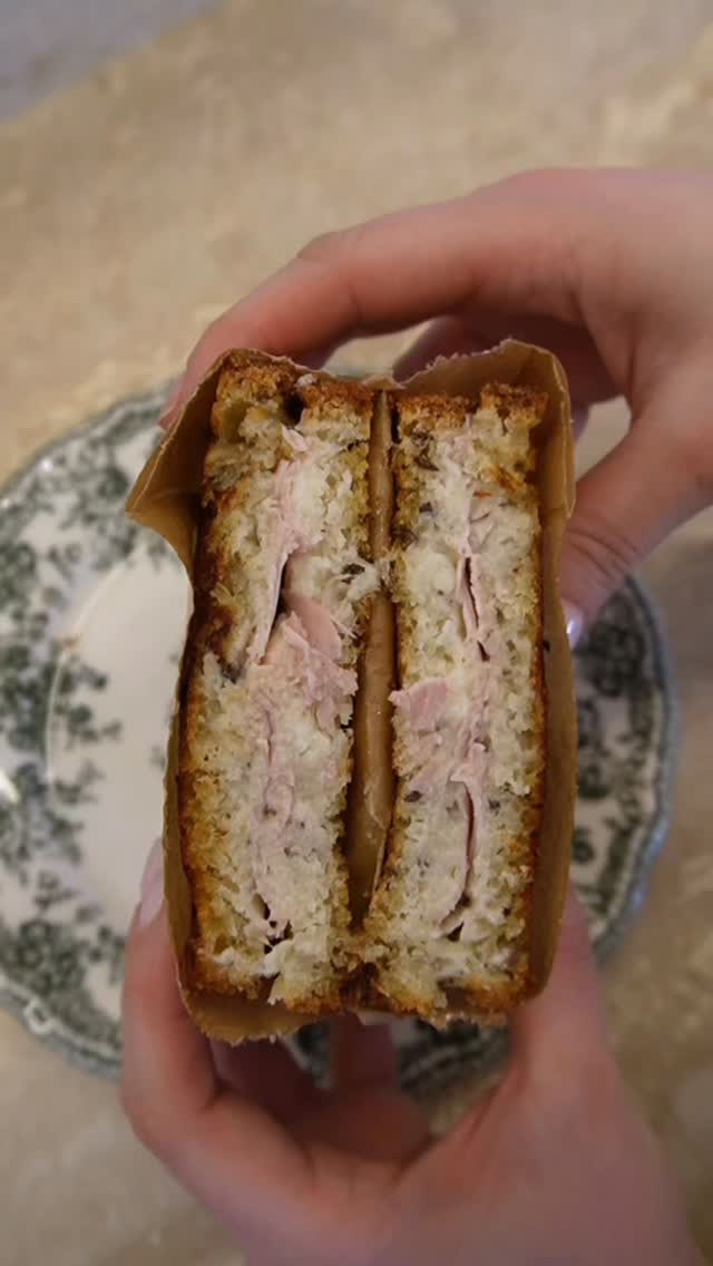 Le croque truffe, c’est obligatoire chez Servella. À retrouver à Saint-Isidore et très bientôt dans le centre-ville de Nice (rue Maréchal Joffre).

#nice06 #traditionnel #nicois #foodnice #croquemonsieur