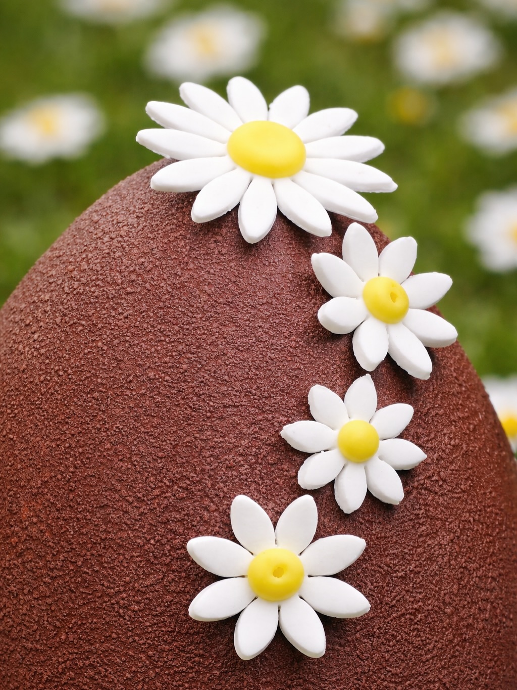 Le printemps nous a inspirés 🌼

Cette année, notre nouveau chef pâtissier vous propose ses œufs de Pâques fourrés :

– Praliné noisette maison & feuillantine croustillante 
– Caramel beurre salé & cacahuètes

Disponibles en chocolat au lait ou noir.

Petit œuf : 19€ 
Grand œuf : 55€

À retrouver en précommande au 04 93 06 17 21 ou directement en boutique jusqu’au samedi 4 avril.