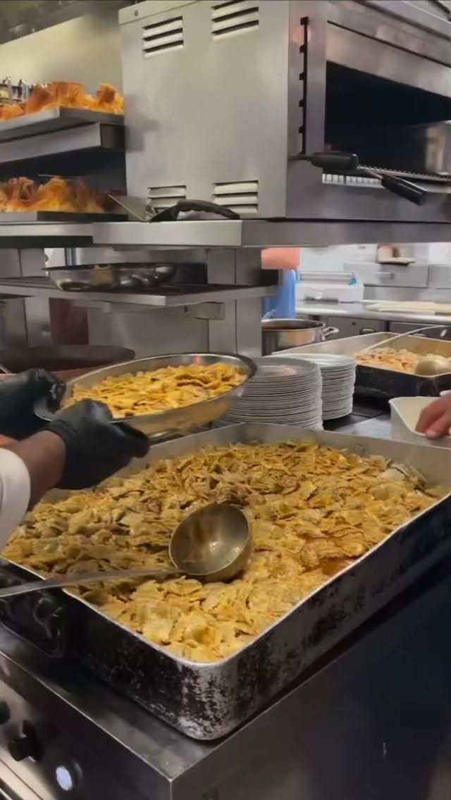 Daube de joue de bœuf ET blette, pas l’un sans l’autre. De vrais raviolis niçois, confectionnés au restaurant de l’arrière-pays niçois depuis 1901.

#ravioli #niçois #nice06 #traditionnel #daube