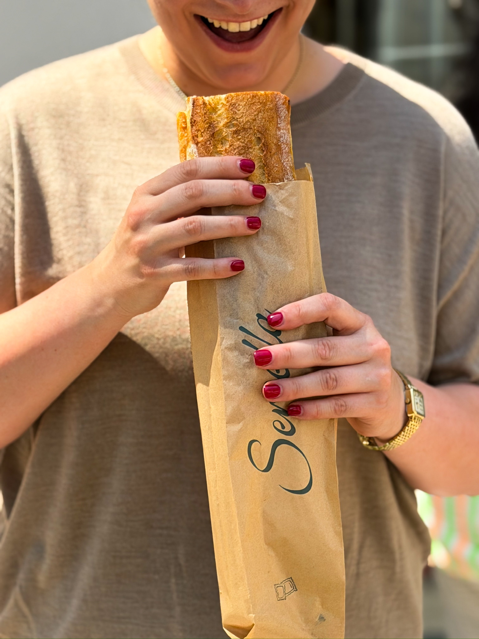 Le plus dur, c’est d’attendre la première bouchée. 🥖

Préparé avec notre pain restaurant de la boulangerie de Castagniers, signature de la maison, et garni dans le respect de la tradition, notre pan bagnat est l’allié idéal d’une pause déjeuner gourmande ou d’un pique-nique au soleil.

À emporter ou sur place, il n’attend plus que vous.

📍 15 rue Maréchal Joffre, 06000 Nice
📍 1 avenue Auguste Vérola, 06200 Nice (Saint-Isidore)

#EpicerieServella #PanBagnat #CuisineNiçoise #Nice #PauseDéjeuner #FaitMaison