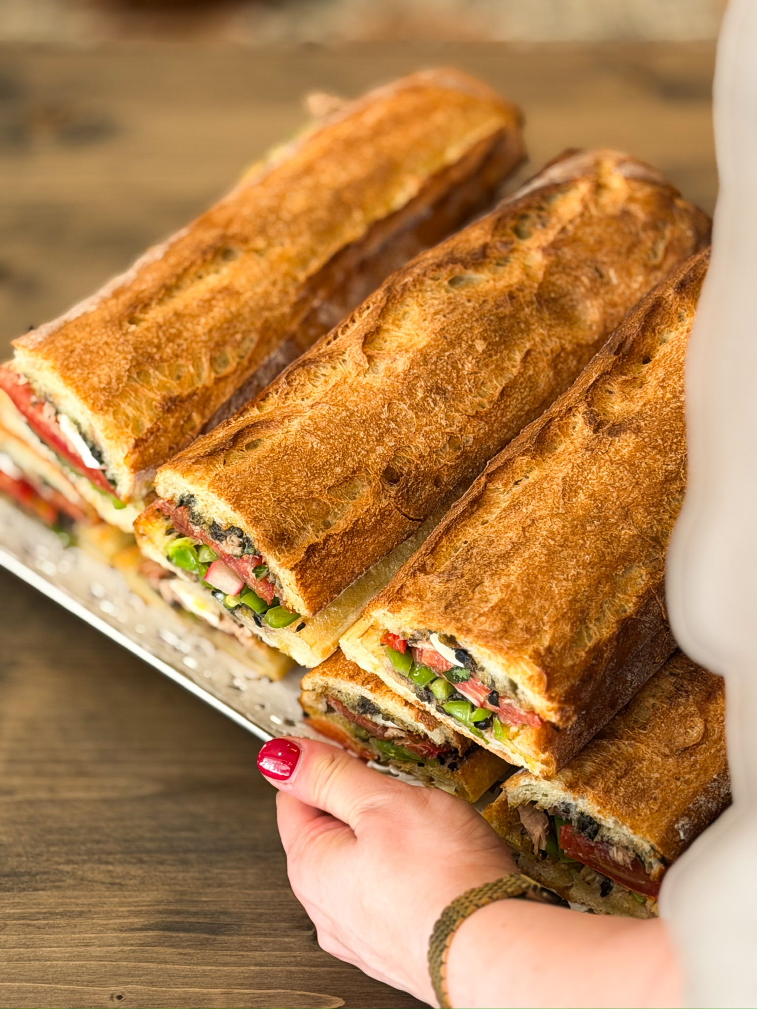 Préparés chaque jour avec notre pain restaurant, signature de la maison, nos pan bagnat sont garnis avec des ingrédients soigneusement sélectionnés et dans le respect de la tradition niçoise.

Pour une pause déjeuner, un repas sur le pouce ou un pique-nique, ils vous attendent à l’Épicerie Servella.

📍 15 rue Maréchal Joffre, 06000 Nice
📍 1 avenue Auguste Vérola, 06200 Nice (Saint-Isidore)

#EpicerieServella #PanBagnat #CuisineNiçoise #NiceCotedAzur #PauseDejeuner