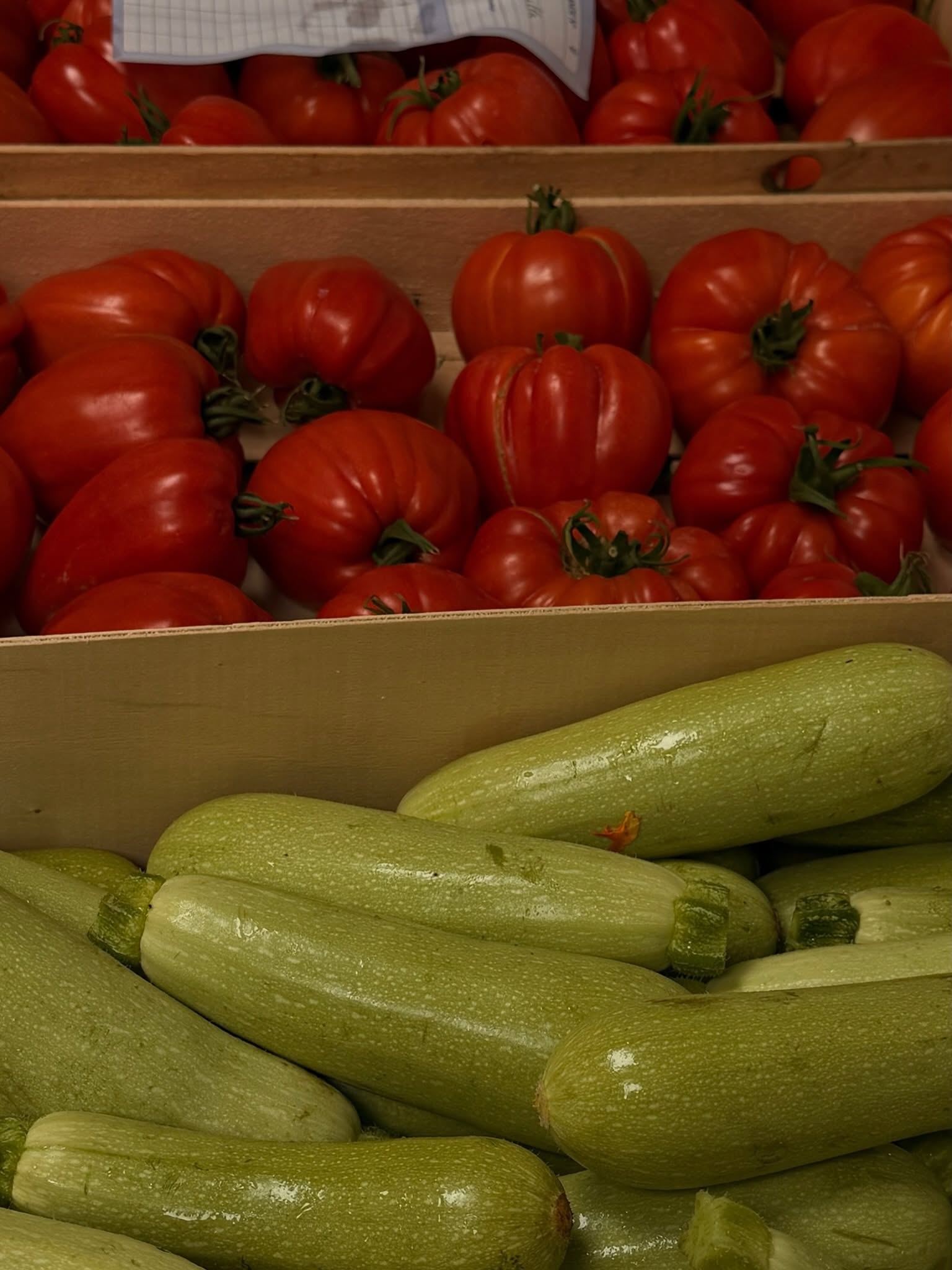 Des couleurs, de la fraîcheur et le goût de la saison.

Tomates, courgettes et fruits et légumes sélectionnés avec soin pour vous offrir le meilleur du terroir au quotidien.

#tomates #courgettes #produitsfrais #produitsdusud #epicerienicoise