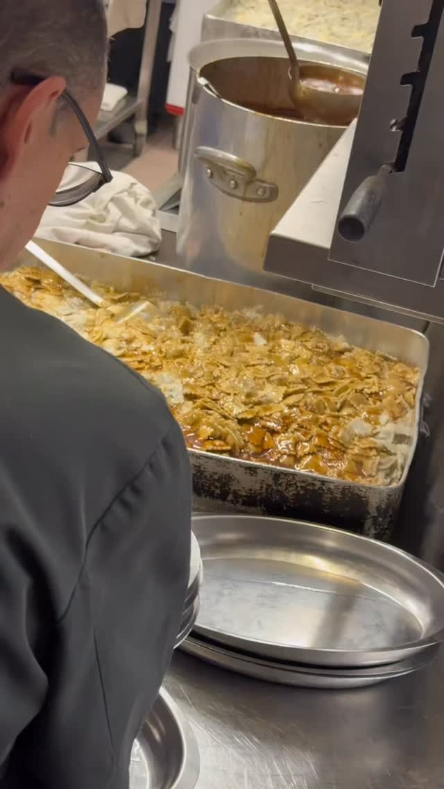 Des raviolis niçois en plein centre de Nice ! Une recette depuis 4 générations transmise avec passion et qui s’étend maintenant en ville.

Saint-Isidore et rue Maréchal Joffre à Nice 

#cuisineniçoise #epicerieservella #ravioli #nicois #traditionnel